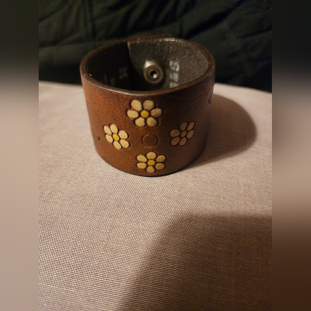 Old Navy Women's Wide Cuff Bracelet - Picture 3 of 6